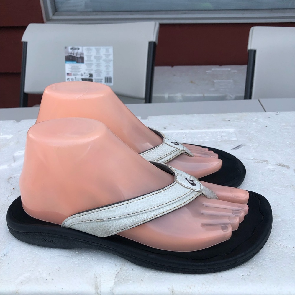 OluKai Ohana Women’s White Flip Flops Beach Relax Sandals Size 8